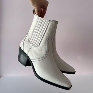 NEW Crown Vintage Kanaria Western Bootie in Off-white/Vanilla. Size 8.5.